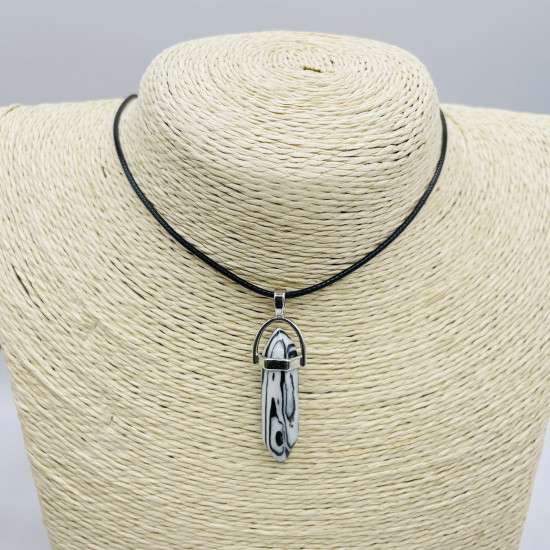 Lieferant für Schmuck in Europa, Kristallhalskette, Naruto, Anime, künstlerisches Glas schwarz und weiß